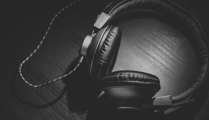 factors to consider in noise cancelling headphones