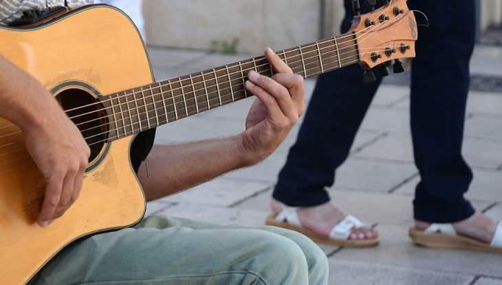 Playing a Cutaway Acoustic Guitar