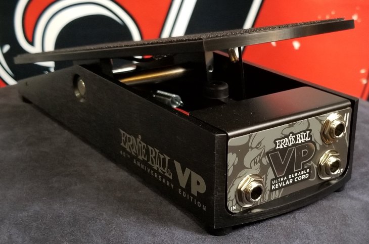 Choosing the Right Volume Pedal for Swells
