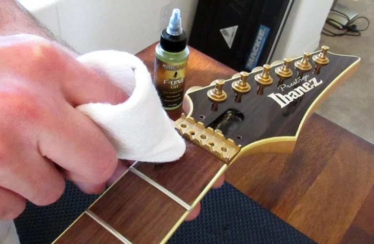 How to Clean Guitar Fretboard with Household Items & Pro